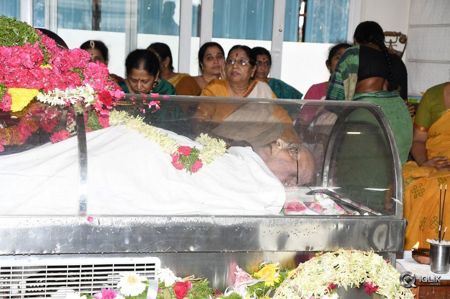 Celebs-Pay-Condolences-to-C-Narayana-Reddy